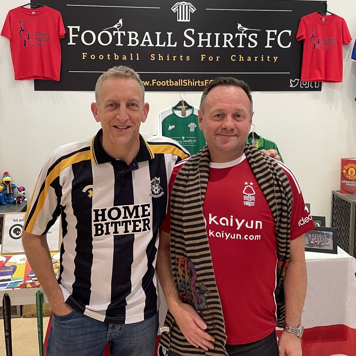 It’s all kicking off in store this afternoon!!! 🖤🤍❤️

#Notts # NFFC
#Nottingham
#PaulSmith