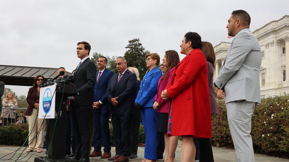 HispanicCaucus's tweet photo. The CHC is making history! With our new Members-elect, we'll soon be the largest CHC ever with 43 members. Our Caucus continues to grow, and we're better equipped to uplift Latino families and serve communities across the nation. Congrats to our incoming Members! https://t.co/qYyDPYONDD