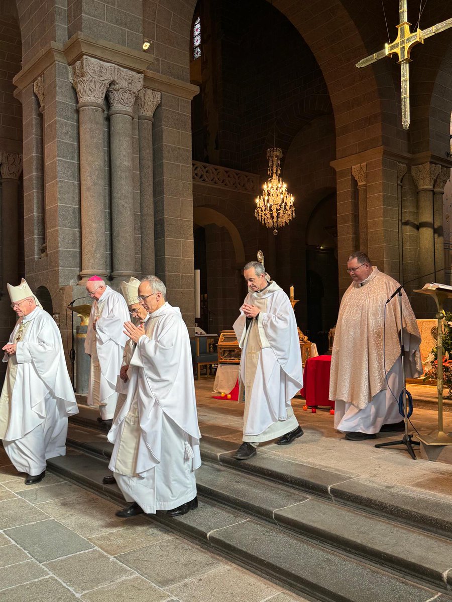 cathedraledupuy's tweet photo. Retour sur la messe des saints évêques du Puy en Velay, célébrée ce 15 novembre par monseigneur Baumgarten.
#Saint #eveque #Bishop #lepuyenvelay #messe #mass #Catholique #CatholicX @DioceseduPuy @Eglisecatho https://t.co/2HABLk20mO