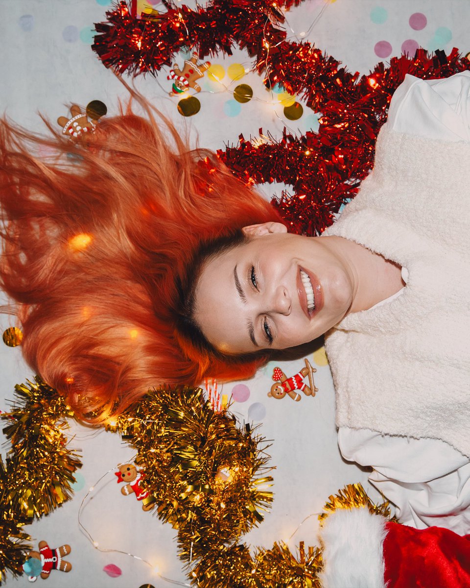 AnneMarie's tweet photo. HAPPY HOLIDAYS!! 🎄

It's never too early 😅😅 

Added some new bits on more store, all exclusive to my mailing list!! 🎁🤍

What's your favourite??! 🧑‍🎄 https://t.co/DZxFezTogu
