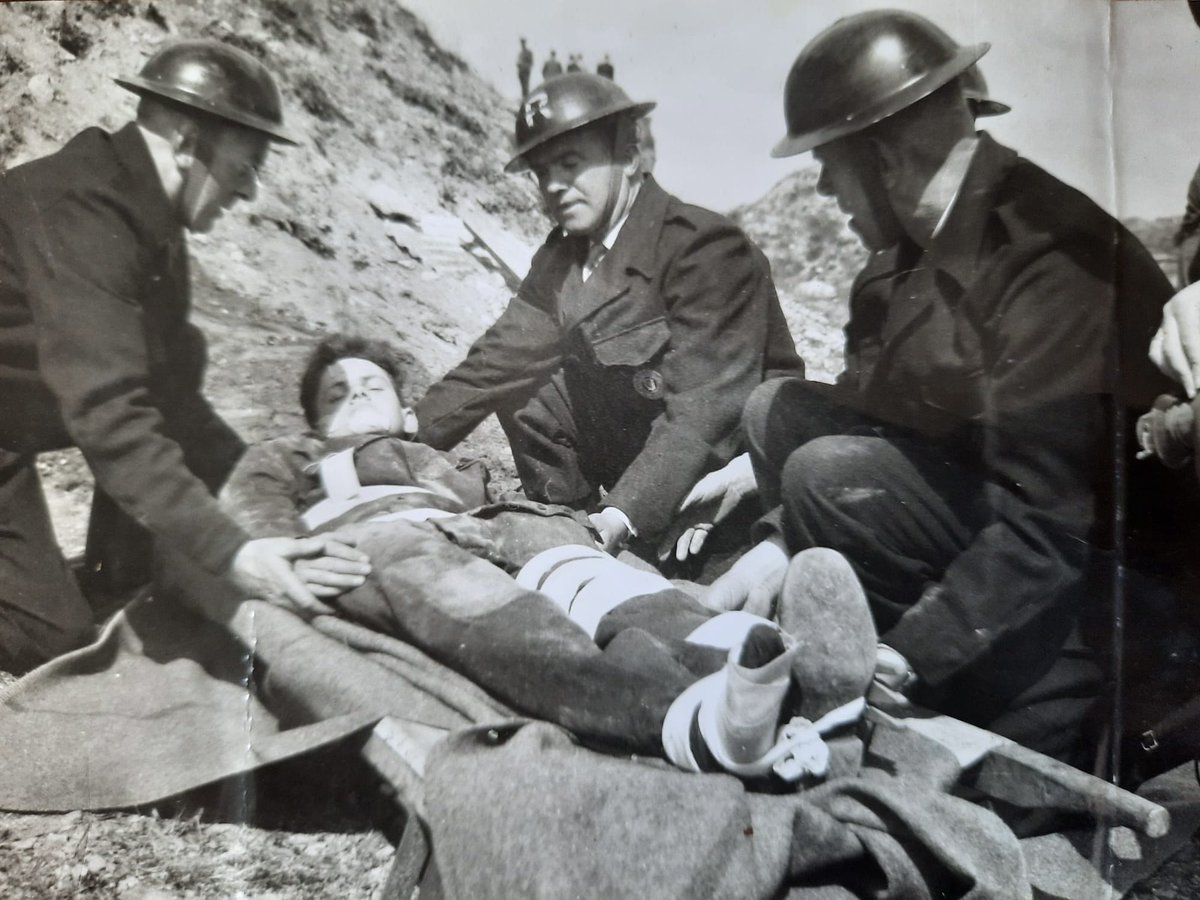CWCivilDefence's tweet image. Thanks to Donnacha Hayes for sending this on to us.
Nuclear Fallout Day Exercise early 1960.
L to R: All from Skibbereen;
Peadar Hayes, North St. RIP;
John McDonald (Casualty), Upper Bridge St;
Jim O’Brien, Chapel Lane. RIP;
Jimmy Minihane, Cork Rd. RIP.