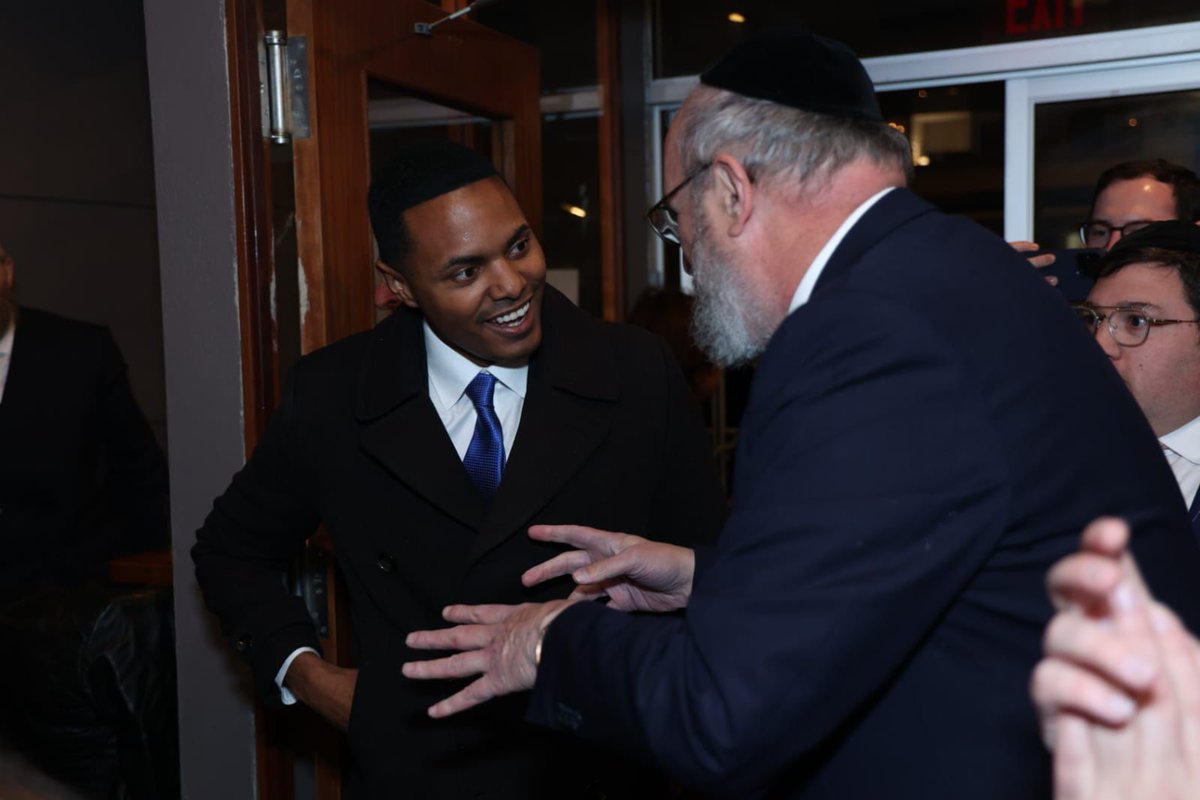ysilber's tweet image. Once again Congressman @RitchieTorres has shown his incredible friendship by showing solidarity with Char Bar Restaurant after they were vandalized on the anniversary of Kristelnacht at an event organized by @AgudahNews. Was proud to be there
agudah.org/agudath-israel