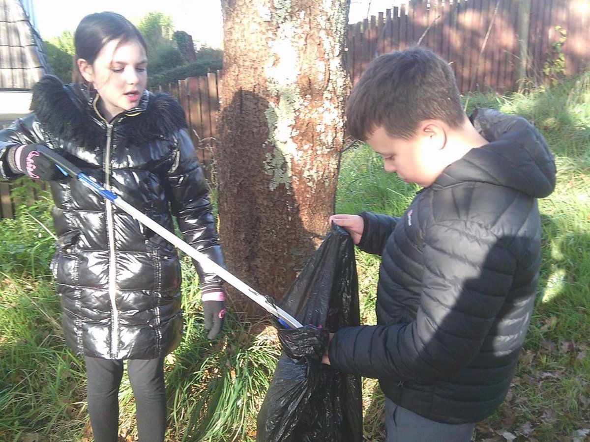 Woodfield Primary (@woodfieldplym) on Twitter photo Today, Year 6 joined the International Day of Action through the <a href="/KidsVplastic/">Kids Against Plastic</a> charity. They led a litter pick around the local area and filled seven bags with rubbish! #plasticcleverschool #environment <a href="/learningatceo/">Simon Spry</a> <a href="/CiaraEMoran/">Ciara Moran</a> <a href="/saunders_tessa/">Tessa Saunders</a> Today, Year 6 joined the International Day of Action through the <a href="/KidsVplastic/">Kids Against Plastic</a> charity. They led a litter pick around the local area and filled seven bags with rubbish! #plasticcleverschool #environment <a href="/learningatceo/">Simon Spry</a> <a href="/CiaraEMoran/">Ciara Moran</a> <a href="/saunders_tessa/">Tessa Saunders</a>
