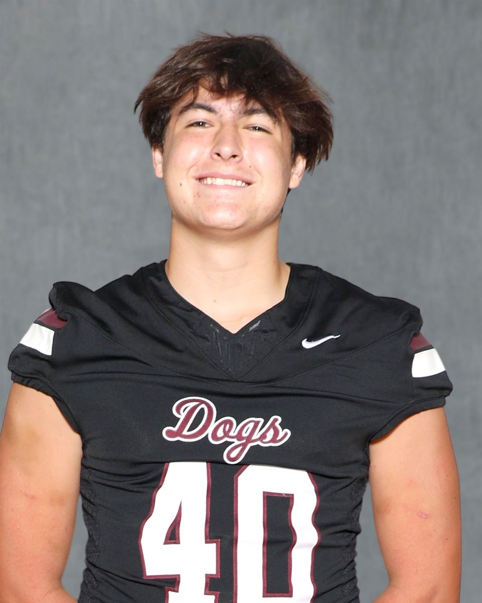 6’5 245 DE!  Fundamentally sound! Extremely aggressive!  Only scratching the surface of what he can be!  Will be an all conference DL as he continues to develop.  
#RecruitHeights