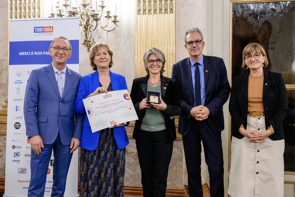 RCValdeLoire's tweet photo. #Numérique 💻
🏆 La @RCValdeLoire récompensée à l'@AssembleeNat  pour son #ClimateDataHub : un prix reçu par notre coopérative de données climatiques reçu grâce à son innovation, sa capacité à faire école et sa bonne utilisation des deniers publics 🏛️

ℹ️ https://t.co/wBxgmgqzmC https://t.co/lD3sgKhVFM