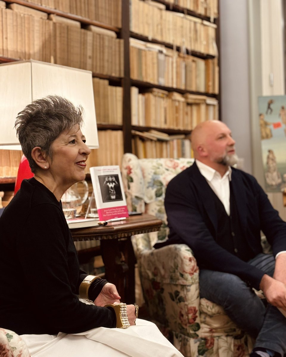 FondBellonci's tweet photo. Maria Luisa Frisa curatrice del libro «I racconti della moda» (Einaudi) ha dialogato con Stefano Petrocchi, direttore della Fondazione Bellonci, nella Casa Museo. https://t.co/XlbpE1uzSd