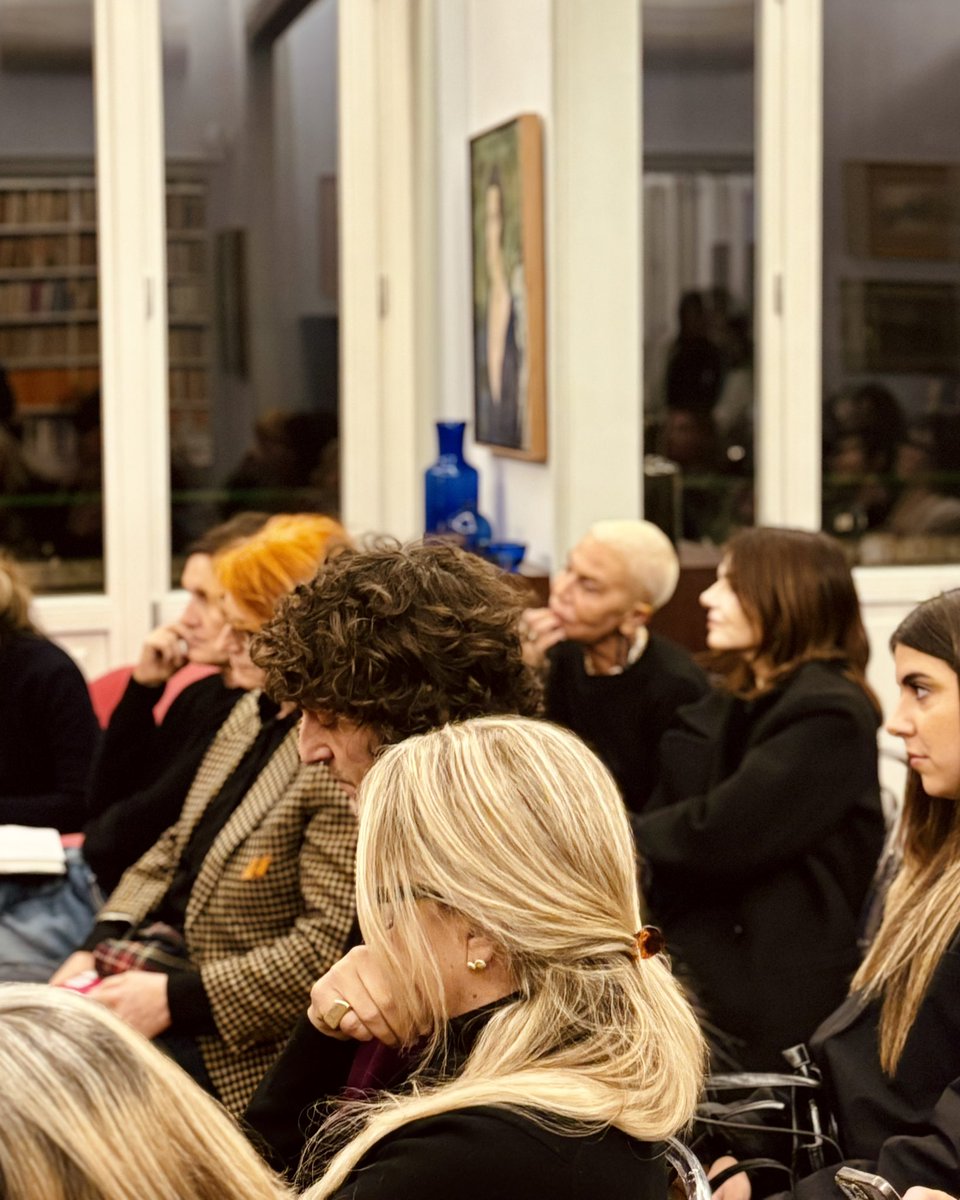 Maria Luisa Frisa curatrice del libro «I racconti della moda» (Einaudi) ha dialogato con Stefano Petrocchi, direttore della Fondazione Bellonci, nella Casa Museo.