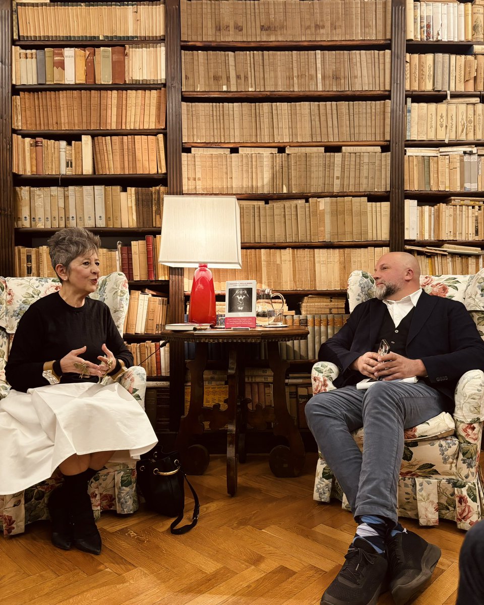 FondBellonci's tweet photo. Maria Luisa Frisa curatrice del libro «I racconti della moda» (Einaudi) ha dialogato con Stefano Petrocchi, direttore della Fondazione Bellonci, nella Casa Museo. https://t.co/XlbpE1uzSd