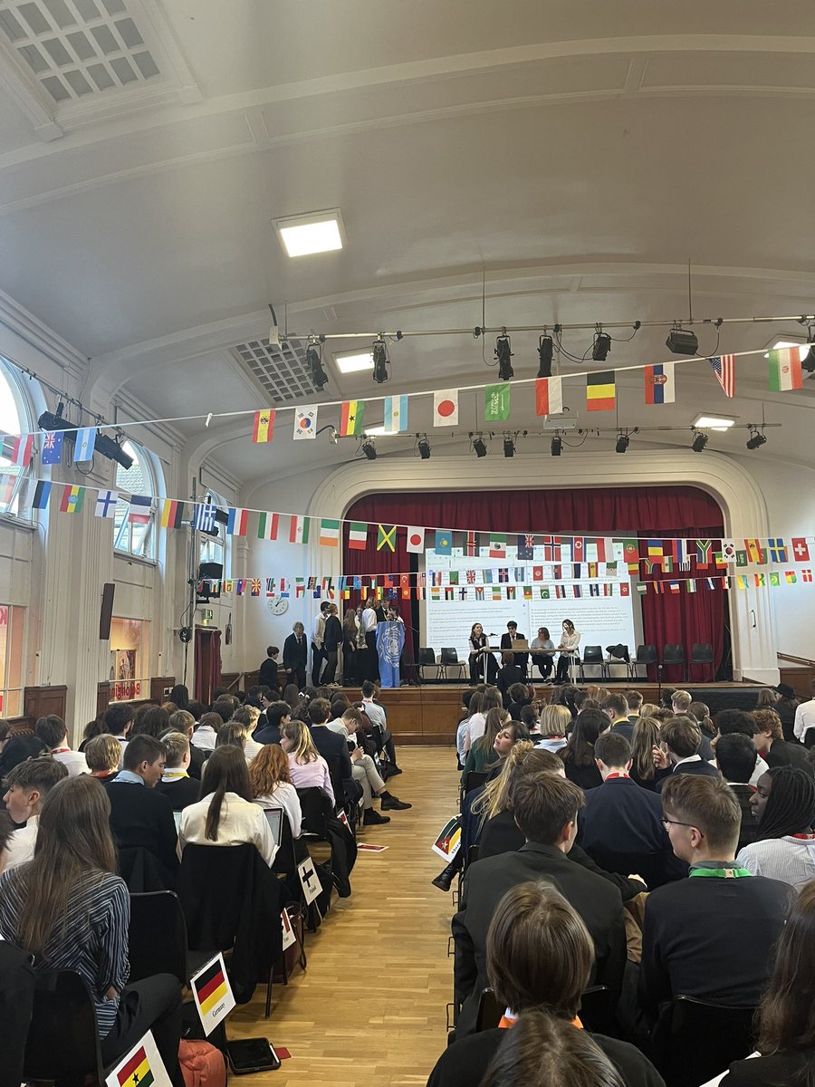 Miss Hunter tweet media