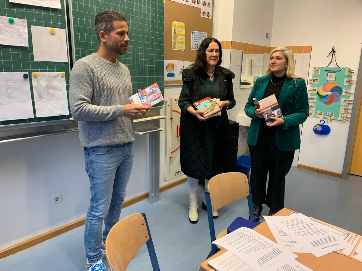 Lesen macht Spaß. Vorlesen auch, besonders im Team. #Vorlesetag Grundschule Bischberg mit 2. Bürgermeister Tobias Knoblach vorlesen im Dialog. Großes Lob an unsere superaufmerksamen Zuhörer aus der 3.+4. Klasse. Lesen ist so wichtig.
