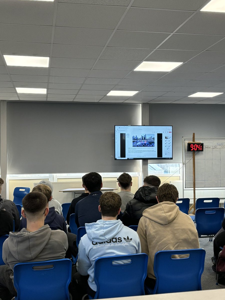 Bedwas6thForm's tweet photo. Year 11 &amp; 12 enjoying a session on revision techniques. Thanks to @VESPAmindset for an informative session. https://t.co/JLlqBWVVB0
