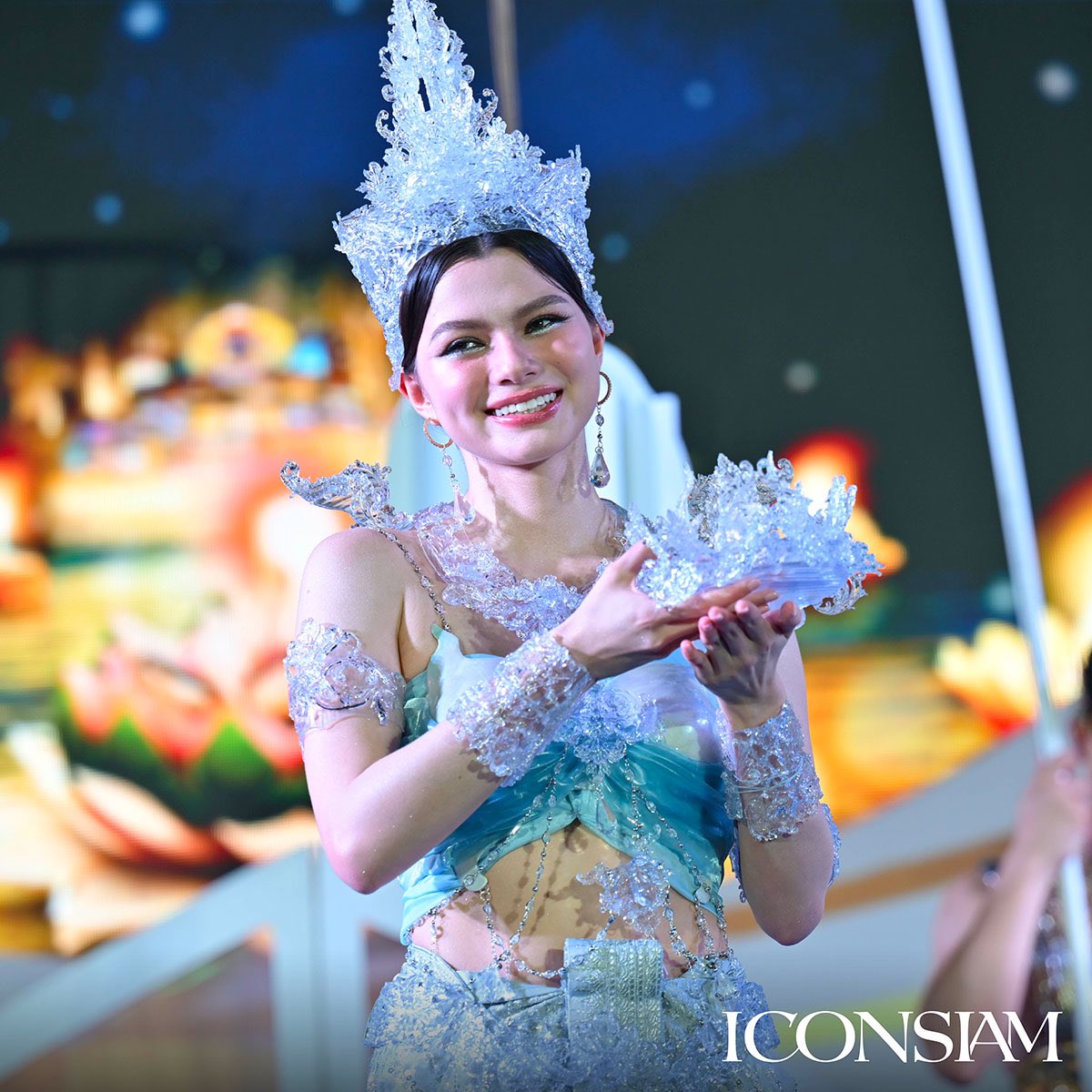 oceanic1906's tweet photo. Oh no!  Mrs Sengula Chankimha wants to
challenge B for most beautiful in TH!  #freensengisreal #srchafreen #Seng_wichai https://t.co/y5jWsgCsID