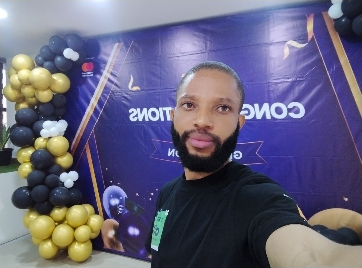 emmanuelcesc's tweet image. From struggling to thriving! My #ALX_SE journey was tough, but online peers &amp;amp; hub community fueled my perseverance. Nicknamed &quot;Docker&quot; for my eagerness to learn. Honestly, almost didn&apos;t celebrate - hard work has become the norm. Grateful for resilience &amp;amp; growth.
