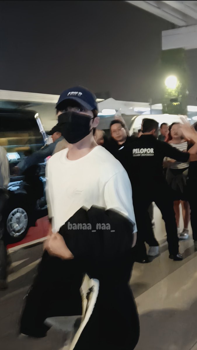 Chani tweet media