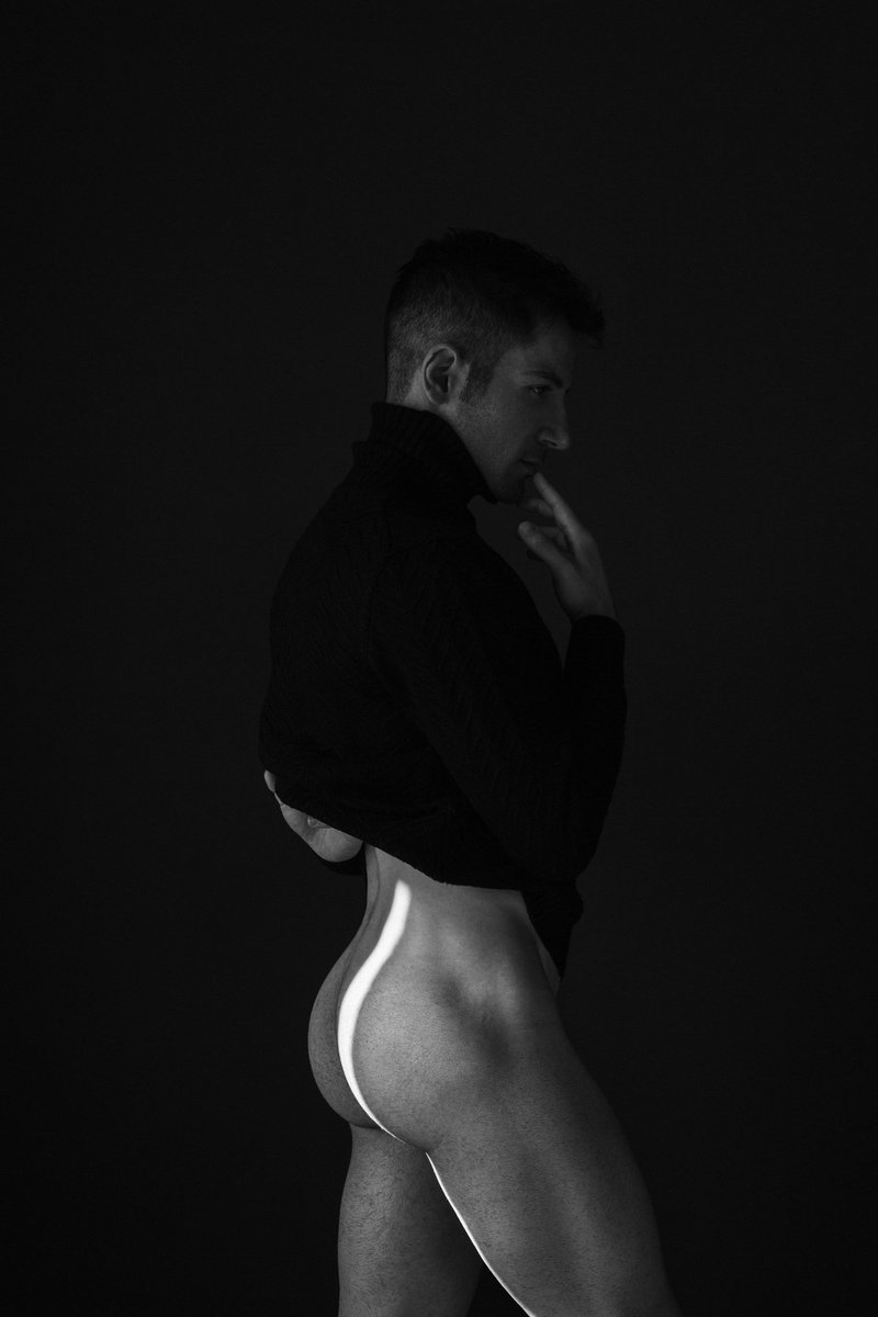 Thinking about ...
Photo <a href="/IaculliRaffaele/">Raffaele Iaculli Walker</a> 
#PHOTOS #blackandwhite #ass #bubble