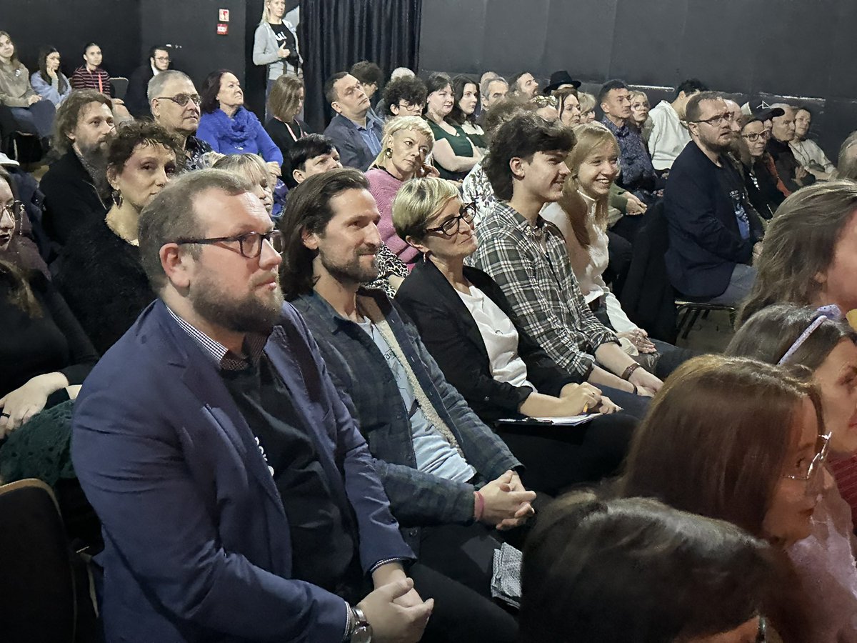 DokUrsynow's tweet photo. Galimatias Ursynowski - Ogólnopolski Przegląd Teatrów Niesfornych - rozpoczęliśmy na Kajakowej 😀  Zapraszamy przez najbliższe trzy dni po dużą dawkę fantastycznego teatru amatorskiego 👍 #DOK #Ursynów #teatr # przegląd https://t.co/9BBdnp4IIO