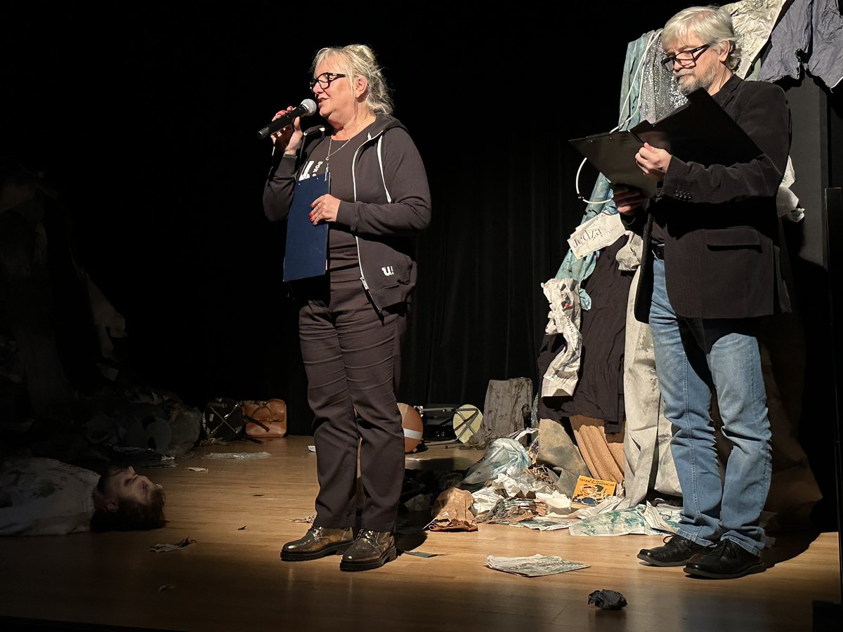 DokUrsynow's tweet photo. Galimatias Ursynowski - Ogólnopolski Przegląd Teatrów Niesfornych - rozpoczęliśmy na Kajakowej 😀  Zapraszamy przez najbliższe trzy dni po dużą dawkę fantastycznego teatru amatorskiego 👍 #DOK #Ursynów #teatr # przegląd https://t.co/9BBdnp4IIO