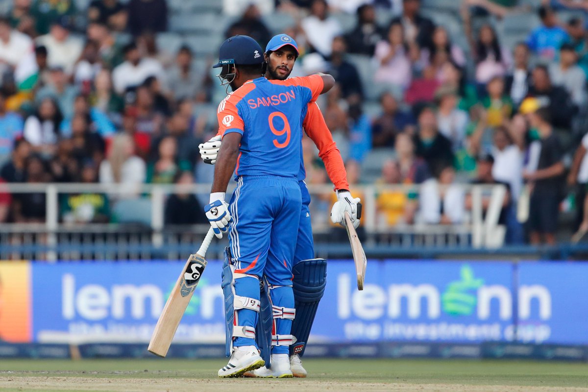 BCCI's tweet photo. 9⃣ 🤝 7⃣2⃣

Sanju Samson 🤝 Tilak Varma 

𝗜𝗻 𝗙𝗿𝗮𝗺𝗲: The ONLY two Indians to score 2⃣ successive T20I 💯s 👏 👏

Live ▶️ https://t.co/b22K7t8KwL

#TeamIndia | #SAvIND https://t.co/lvm31r6s5c