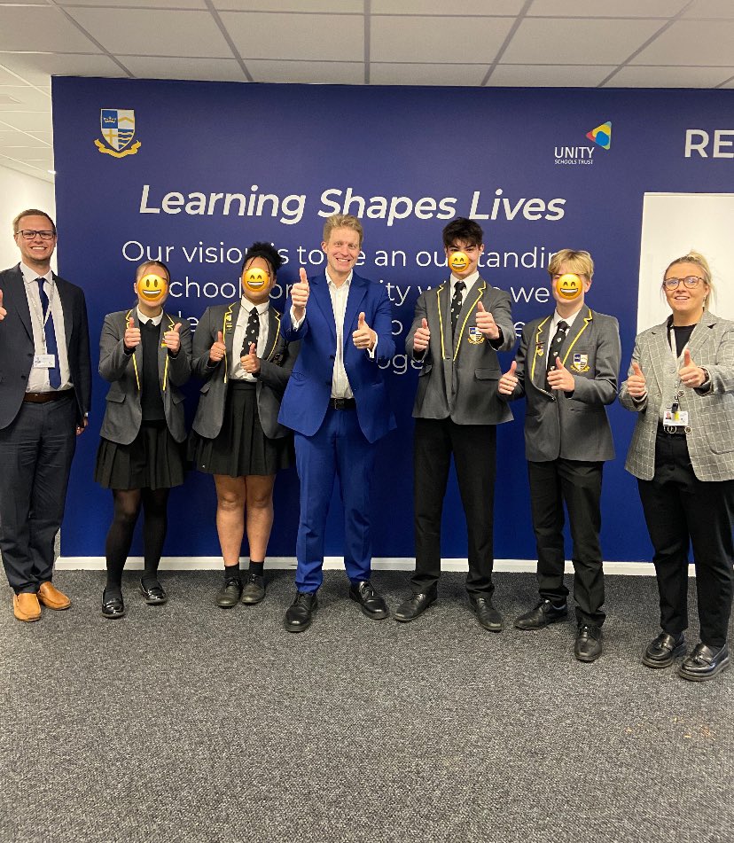 MagnaCartaSch's tweet photo. Today we welcomed @DrBenSpencer. Our student council and leadership team had the opportunity to meet him and find out more about being a politician and discuss the pressing issues directly affecting them in our community.
#LearningShapesLives #WeAreMagna #Politics https://t.co/8mcBK96DVz