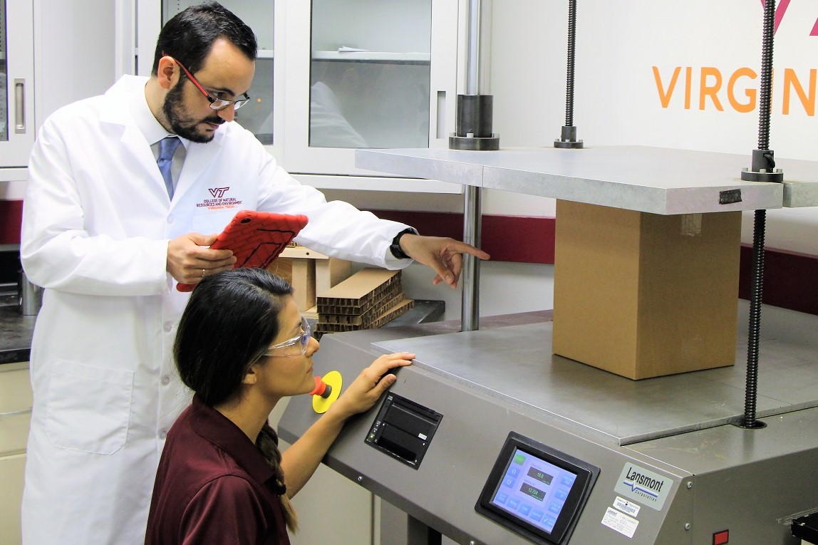 A key component of IKEA’s supply chain is corrugated board packaging. VT’s CPULD stands as one of only four labs in the world authorized to conduct specialized IKEA corrugated tests. Read more here: unitload.vt.edu/cpuldsikealab

#VirginiaTech #HandsonHokies #CPULDandIKEA #IKEATesting