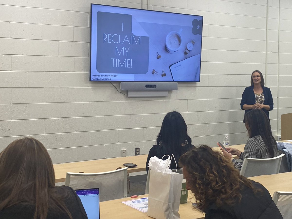 Christine Wischusen McCoid tweet media