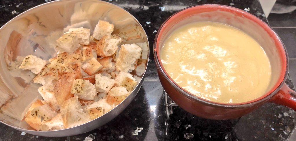 Lecker Westschweizer Fondue mit Foccacia 🤤 #nomnom #tankvoll #foodunfall