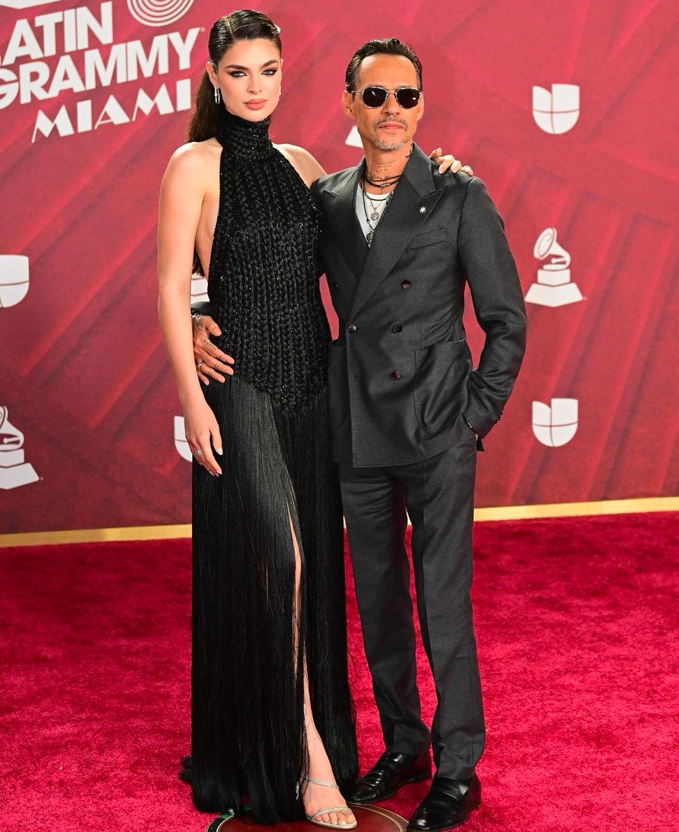 elavisomagazine's tweet photo. ¡Las parejas famosos que desfilaron en la alfombra roja de #LatinGrammys2024!✨

¿Cuál fue tu pareja favorita? 💖👀

(📸: AFP) 

#ParejasFamosas #relationshipsgoals #Amor#LatinGrammy #Miami https://t.co/a4RmgaEwVg