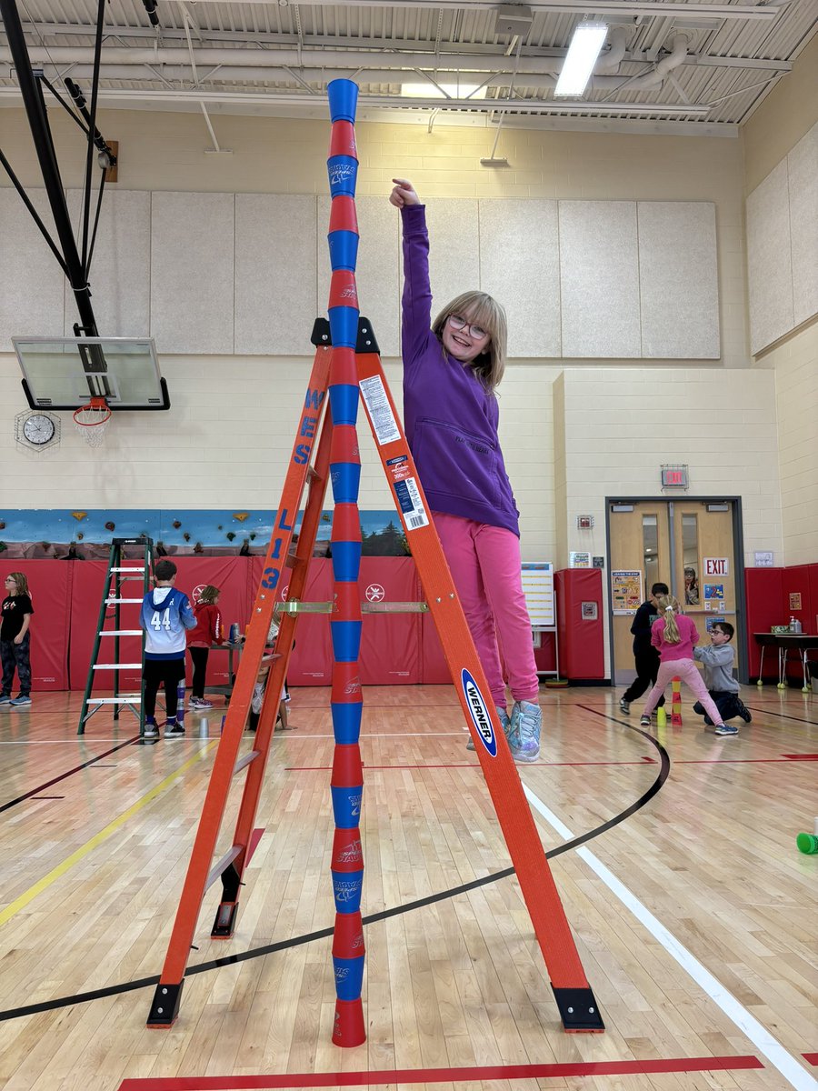 pe4everykid's tweet photo. Some of our 4th grade cooperative cup tower builders - 24 cups! #PhysEd @SpeedStacksInc #StackUp2024 https://t.co/s8UNqSGWHG