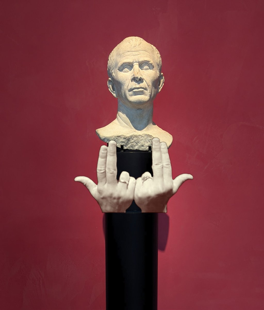 psclds's tweet photo. Le J c'est le S
#julcesar 
#jul
#arles
#museearlesantique https://t.co/yA79JV1nZ7