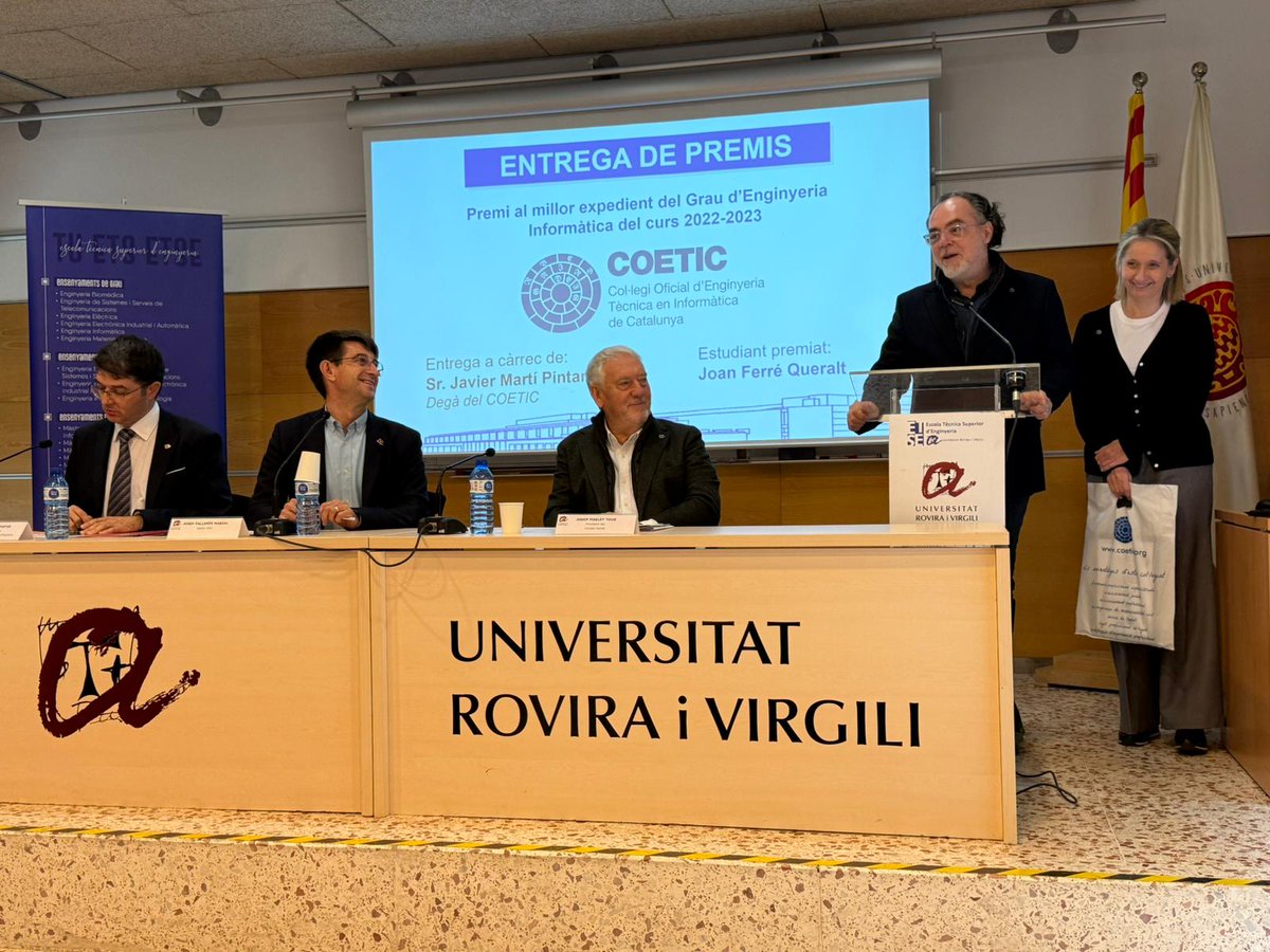coetic's tweet photo. El degà @jmartipi  i la delegada de Tarragona del COETIC, @SarahDubois1O lliuren els Premis als millors Expedients de la Promoció 2023 del Grau en Enginyeria Informàtica de la @universitatURV .
Felicitats als alumnes premiats, Joan Ferré Queralt i Gil Arasa Verge. https://t.co/787QRFr0hr