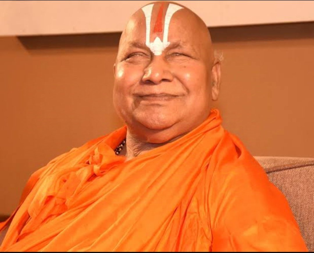 VishuYadav01's tweet photo. दक्षिणा में मेरे चेले को समीक्षा अधिकारी बना देना दुबारा नहीं कहने जाऊंगा।

यही बात किसी आम इंसान ने चर्चा भी कर ली होती तो STF वाले उठा लिए होते अबतक।

लेकिन यहां तो मंच से मीडिया के सामने बात बोली गई है लेकिन सब माफ!! https://t.co/OVUQUYLRIv