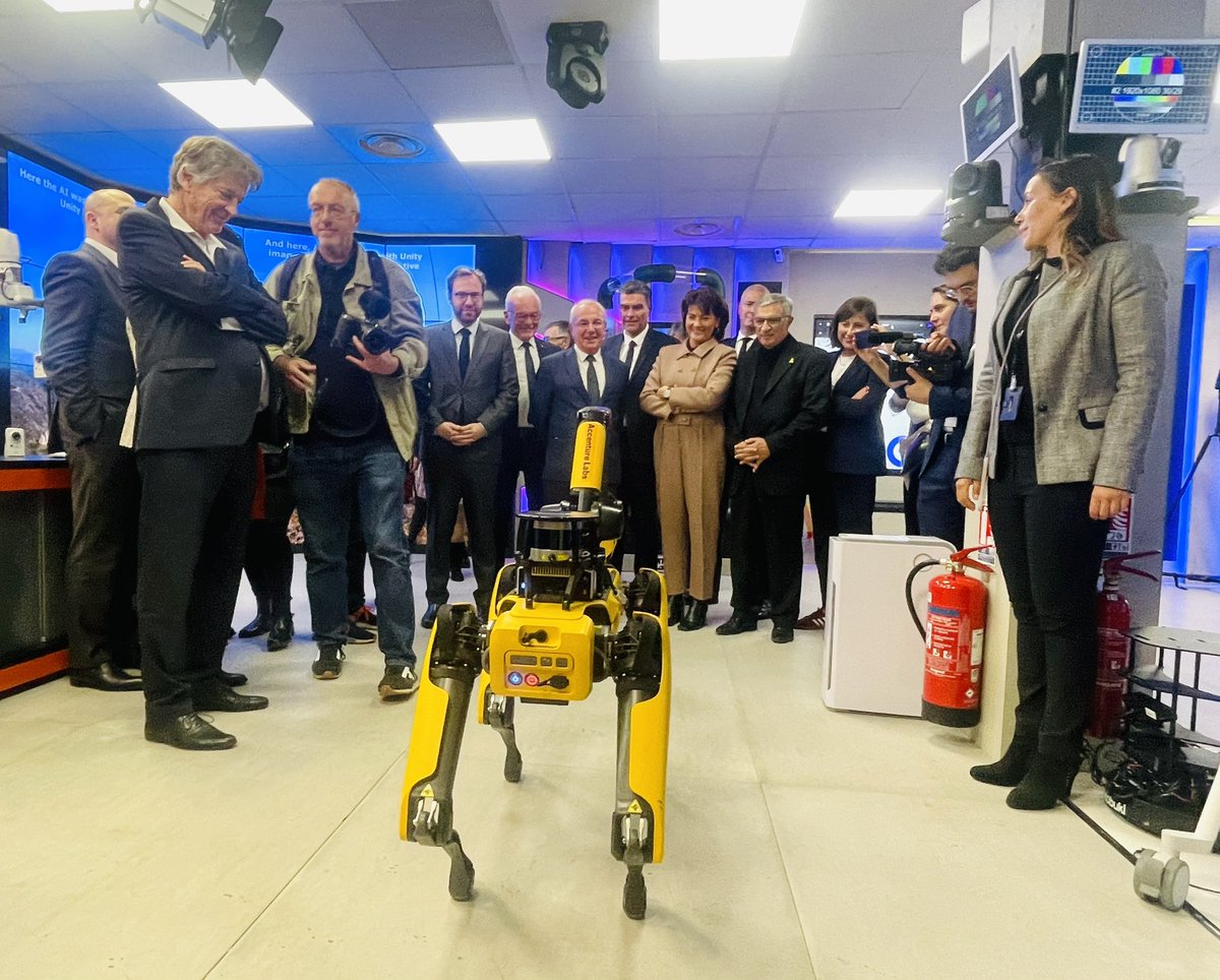 JPDERMIT's tweet image. Rencontre avec Monsieur Antoine ARMAND, Ministre de l’Economie, des Finances et de l’Industrie à Biot-Sophia Antipolis, au sein d’Accenture, entreprise à la pointe de la recherche et du développement dans le domaine de l’Intelligence artificielle.