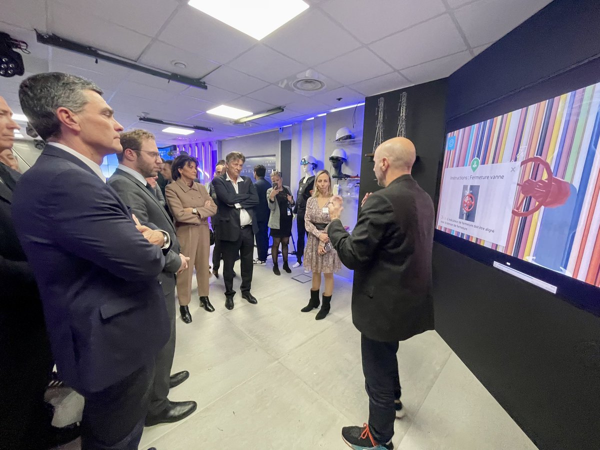 JPDERMIT's tweet image. Rencontre avec Monsieur Antoine ARMAND, Ministre de l’Economie, des Finances et de l’Industrie à Biot-Sophia Antipolis, au sein d’Accenture, entreprise à la pointe de la recherche et du développement dans le domaine de l’Intelligence artificielle.