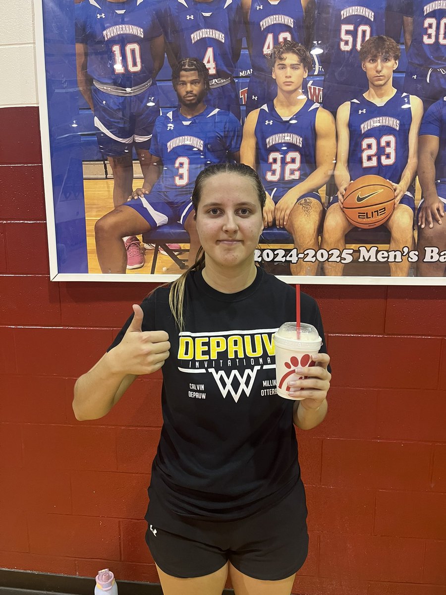 When coaches tell you if you take a charge, they'll buy/make you a sweet treat and you take them up on that offer 🙂‍↕️💪
So to Coach Braelyn for making the cake!