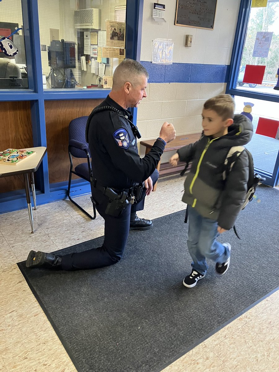 SochaCindy's tweet photo. Fist Bumping with our Police Dept! @DouglasSuper1 @Douglasmapd https://t.co/bRcQ0t1IR8
