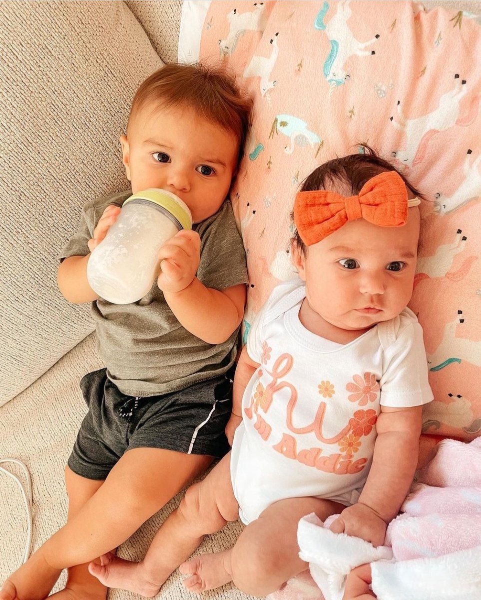 Nothing like spending the day with your bestie! 🍼💕⁠
⁠
#Comotomo #ComotomoCommunity // Photo by: @racheldaviee