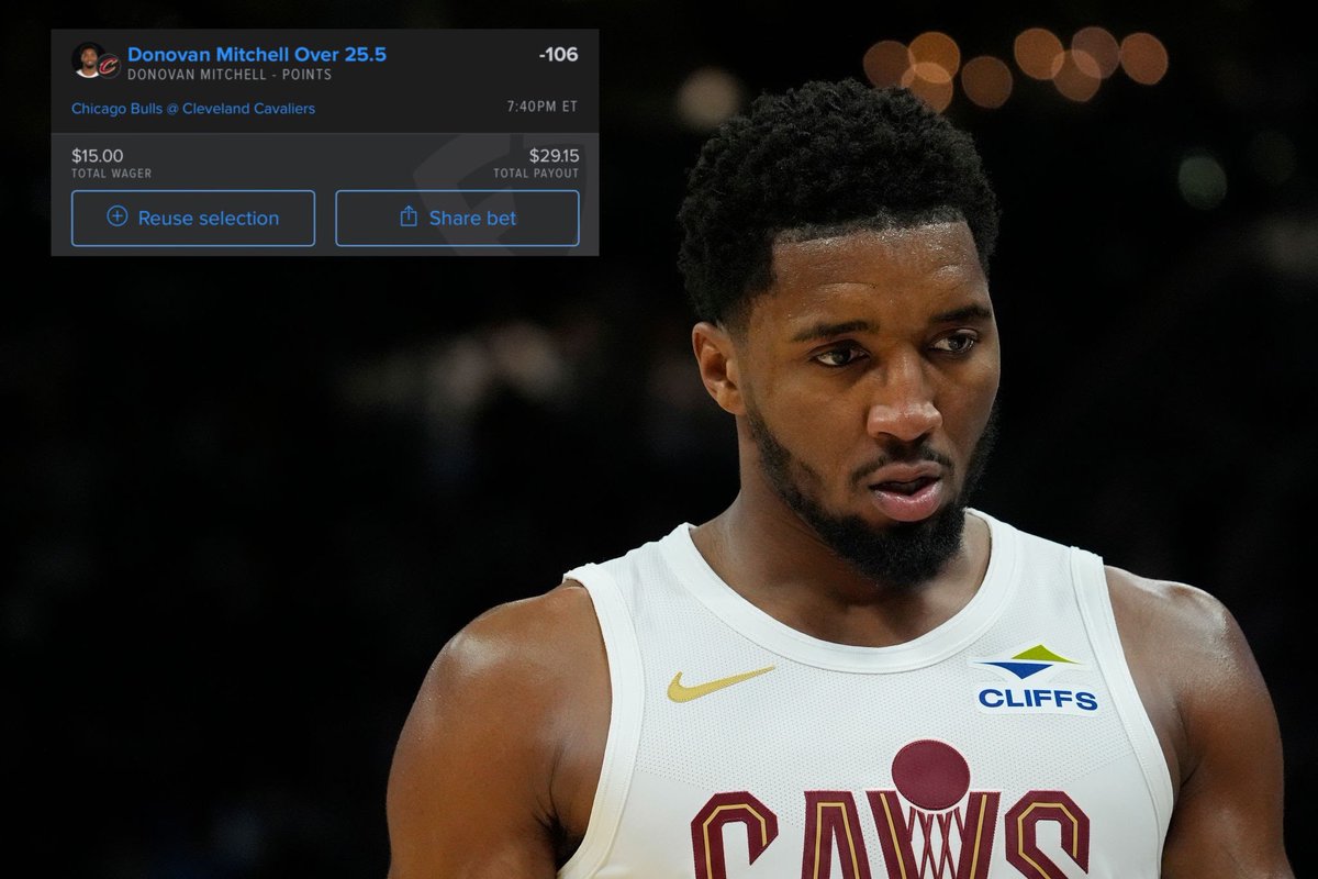 VloutLocks's tweet photo. Play #2 
Donovan Mitchell “O” 25.5 PTS 
(-106) FD

- Over in 12/17 (70%) vs CHI
- CHI allows the 3rd MOST PPG to SG’s
- CHI allows the 3rd MOST 3PM to SG’s
- D Mitch plays better @ HOME
- Home: 29.7 PTS (23/24)
- Away: 23.9 PTS (23/24) https://t.co/E2swTlM5HY