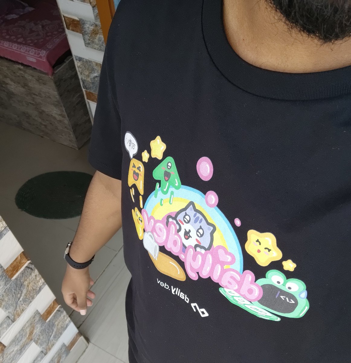 MaxWithBug's tweet image. got this from @dailydotdev giveaway. i have some thoughts on it :  the fit and the comfort is good . but the print could be better according to it&apos;s price,It seems like washing precautions need to be taken.although it can happen from shipping mishaps.Huge fan of your extension ❤️