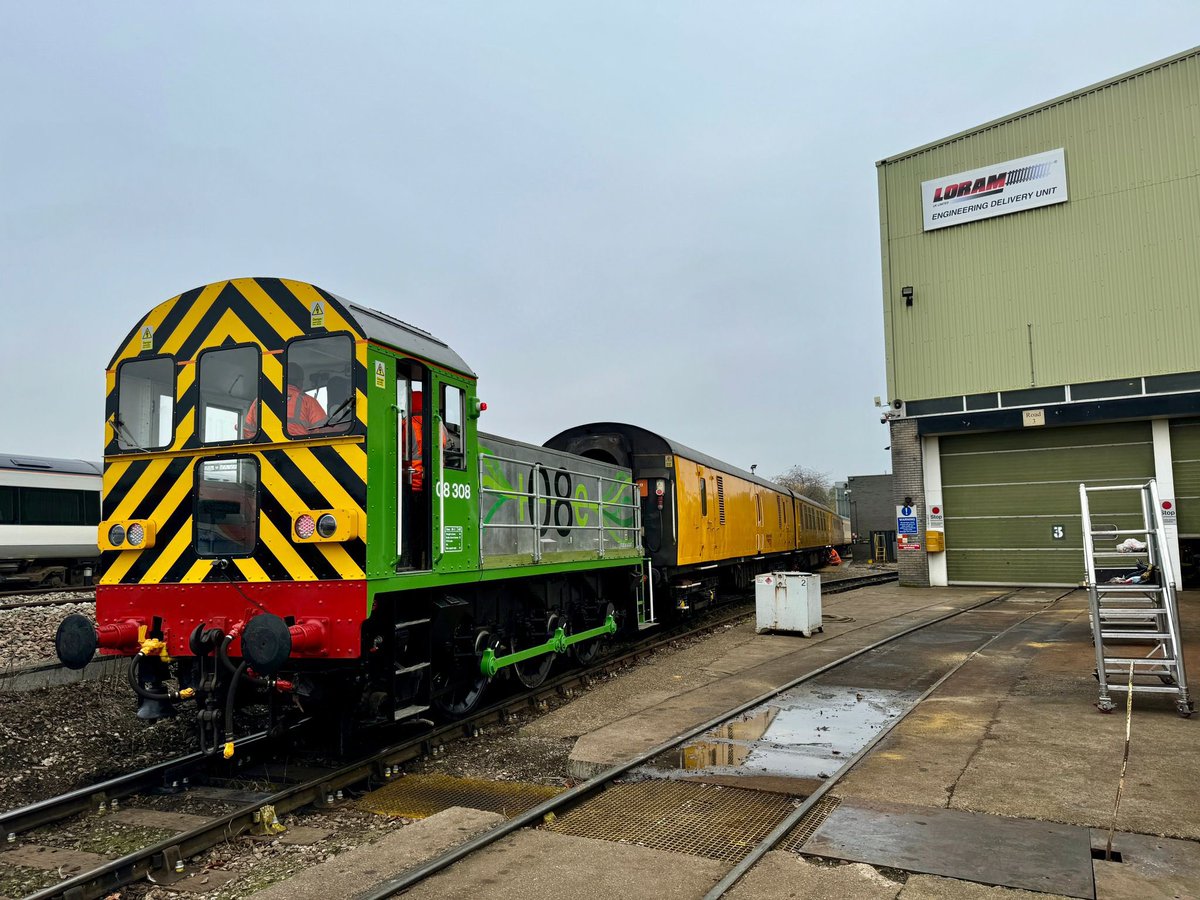 postractionuk's tweet photo. We’ve had a great first week with the #08e at the RTC in #Derby with our hosts Loram UK who are trialling it to make sure it ticks all their boxes. 

Thanks to everyone who has been involved so far. 

#sustainability #innovation #railwaysuk #netzero https://t.co/Z3cYZAPLHv