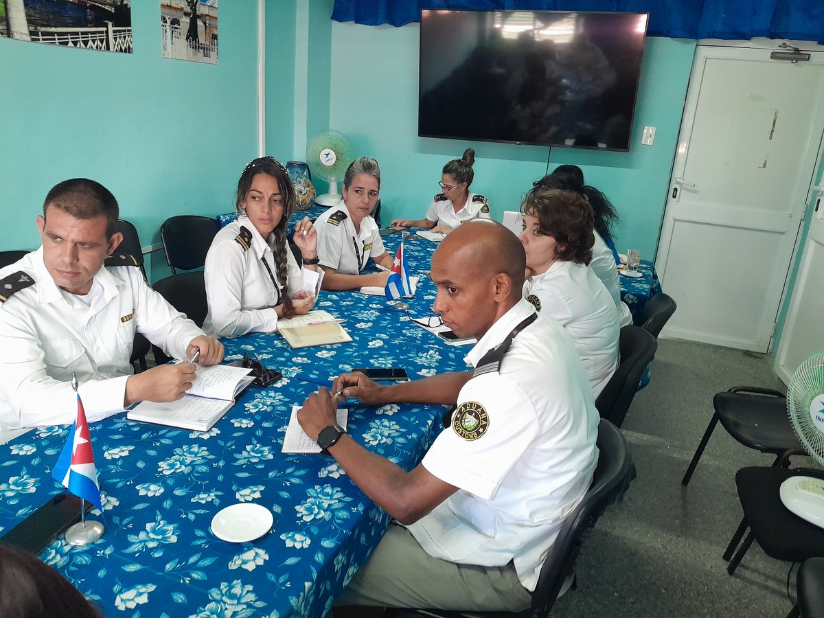 En #AduanaMatanzas con su consejo de dirección. 
Chequeo en completamiento de personal para el inicio de la temporada alta turística en #Cuba 
Todo listo para asumir y garantizar las operaciones con el servicio que requiere
#FronteraSegura seguirá como prioridad en #AduanadeCuba