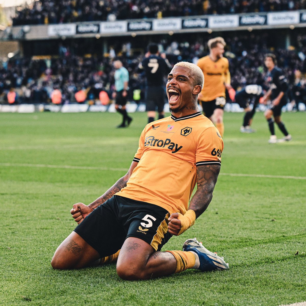 Balanced_View_'s tweet image. 19 - #Wolves - Mario Lemina / Cuhna

The only team I cant split, when either are missing they will struggle I feel. Lemina is all action and provides the same reliability in *most* games. Cuhna the X factor and creates things out of absolutely nothing as all #wwfc fans know. 🟠⚪️