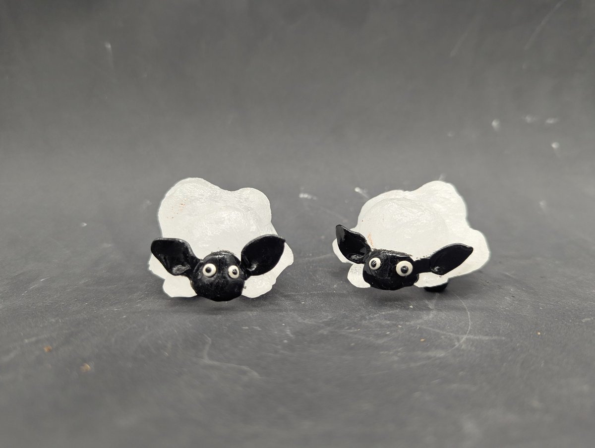 EbibiGlass's tweet photo. ANNONCE💫 

Lundi 18 Novembre, à 20h la boutique sera à nouveau remplie! Et elle sera remplie tout les lundi jusqu'au 16 Décembre pour celles et ceux qui veulent préparer leur cadeaux de Noël!

 Au menu:
🌻 des Kodamas Topinambour 
🦊des Renards or, cuivre, argenté et en cristal noir
🐏 des moutons bêtes
🍄🍂 des kodamas feuille et champi !