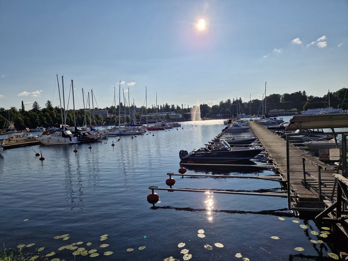 Talousarvioesitys julkaistiin tänään. Ensi vuosi vielä tavoitteen mukainen, mutta 2026-2027 erityisesti tulonäkymä huonompi. Ensi vuodelle ajoittuu todella isot Investoinnit, joten monen vuoden jälkeen velkaantuminen väistämätöntä. #Lappeenranta 

lappeenranta.fi/fi/ajankohtais…