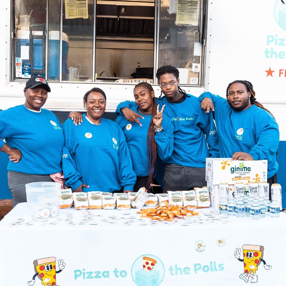PizzaToThePolls's tweet image. As we reflect on this #election season, our hearts are full. 💛 Together, we served:
🍕 20k+ pizzas
🍿 400k+ snacks
📍 31 food truck days in 6 cities
Food has the power to unite, uplift, and energize. Thank you for letting us bring a little joy to the civic experience.…