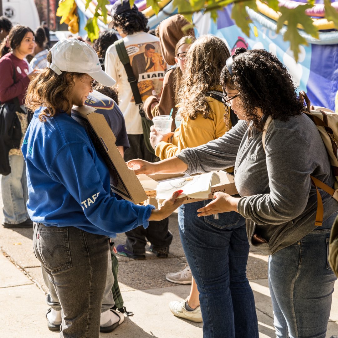 PizzaToThePolls's tweet image. As we reflect on this #election season, our hearts are full. 💛 Together, we served:
🍕 20k+ pizzas
🍿 400k+ snacks
📍 31 food truck days in 6 cities
Food has the power to unite, uplift, and energize. Thank you for letting us bring a little joy to the civic experience.…