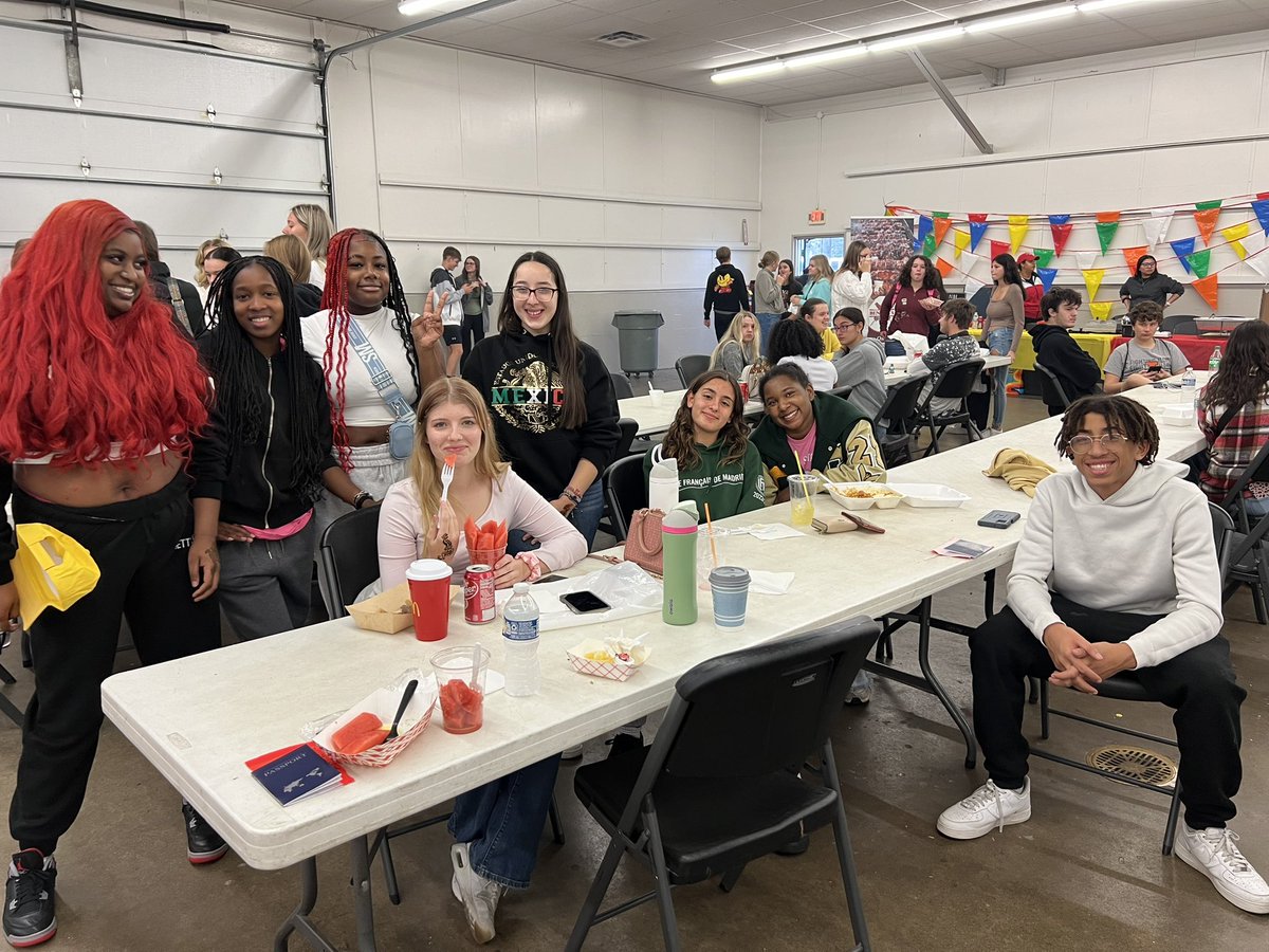 APeters0709's tweet photo. GHS World Culture Club enjoying the #IndyInternationalFestival  @NCIFestivals https://t.co/pOLvu0nawX