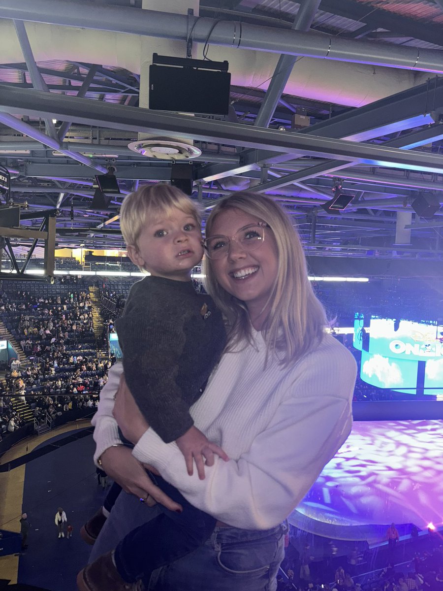 lucy_hadfield's tweet photo. #disneyonice https://t.co/iyDveJomZk