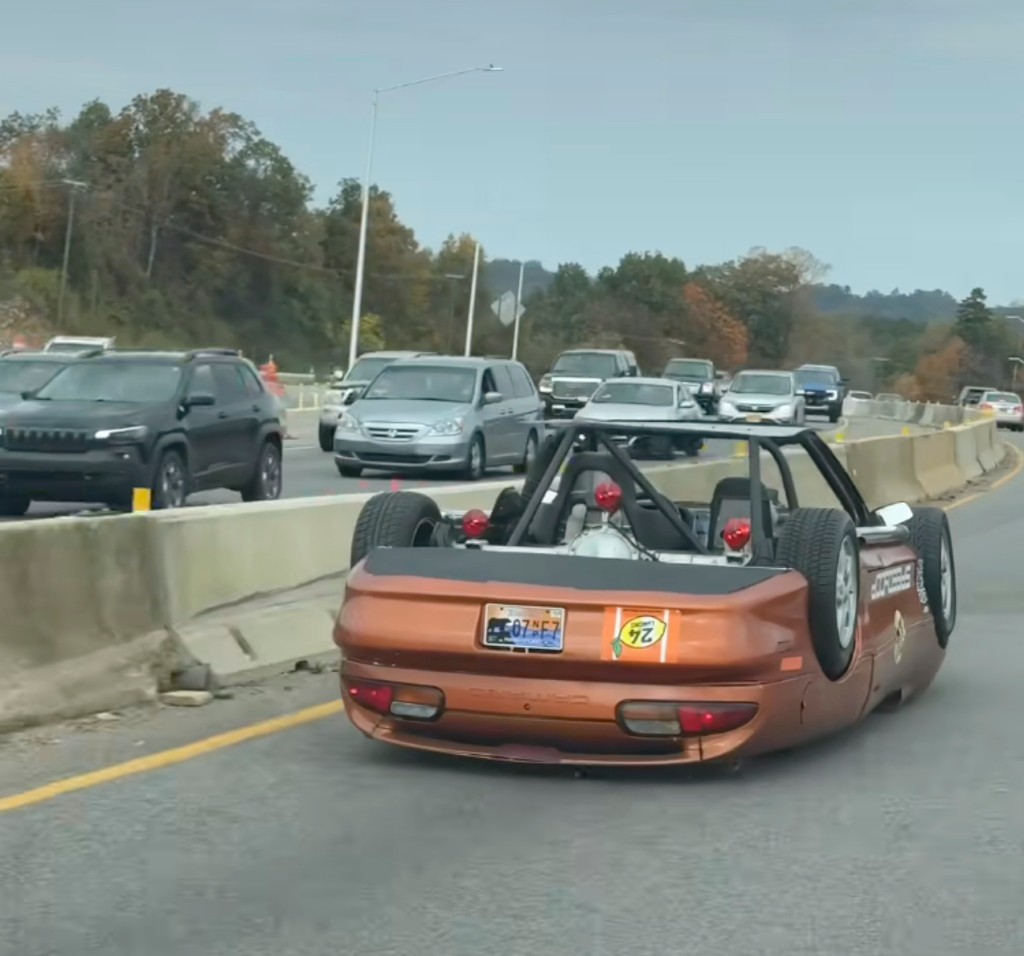 Rally4Vets_'s tweet image. We would love to see this ride at the 5th Annual Top Dog Championships! We’re guessing it could be a Lemons car. Check out the share on Facebook - bit.ly/FlippedCamaro #camaro #24hoursoflemons #funwithcars #rally4vet #topdogchampionship