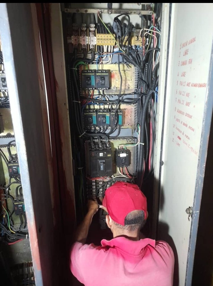 FCopextelGtmo's tweet photo. La Brigada de Electricidad y Energía de la #filialcopextelguantánamo realizó en Baracoa mantenimiento preventivo planificado a PGD Hostal 1511.
#copextelsuma https://t.co/zouRVP1xOC