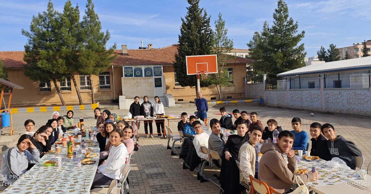NFKiho (@kihonf) on Twitter photo 📍1. KAMP PROGRAMI ETKİNLİĞİMİZ🎯
Kasım ayı ara tatil kamp programını moral ve motivasyon etkinliği çerçevesinde öğrencilerimizle kahvaltı ve sevdikleri oyunları oynayarak sonlandırdık. Emeği geçen herkese teşekkür ederiz.
<a href="/mardinilmem/">Mardin İl Millî Eğitim Müdürlüğü</a>
<a href="/midyatilcemem/">Midyat İlçe Milli Eğitim Müdürlüğü</a>
<a href="/abdurrahimdmr47/">Abdurrahim DEMİR</a> 📍1. KAMP PROGRAMI ETKİNLİĞİMİZ🎯
Kasım ayı ara tatil kamp programını moral ve motivasyon etkinliği çerçevesinde öğrencilerimizle kahvaltı ve sevdikleri oyunları oynayarak sonlandırdık. Emeği geçen herkese teşekkür ederiz.
<a href="/mardinilmem/">Mardin İl Millî Eğitim Müdürlüğü</a>
<a href="/midyatilcemem/">Midyat İlçe Milli Eğitim Müdürlüğü</a>
<a href="/abdurrahimdmr47/">Abdurrahim DEMİR</a>
